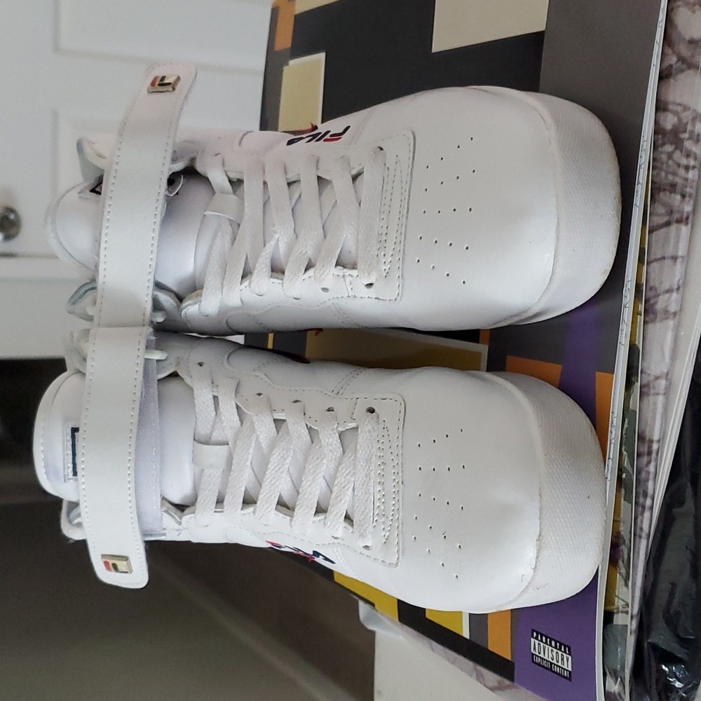 Sneakers - Picture 2 of 9